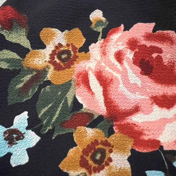 Monteau wrap top, navy w floral - Picture 6 of 6